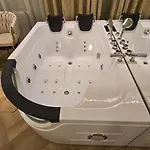 Delux Z Jacuzzi アパート プシュチナ