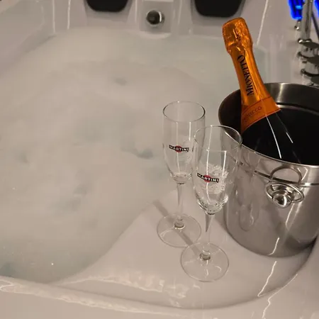 Delux Z Jacuzzi Пщина